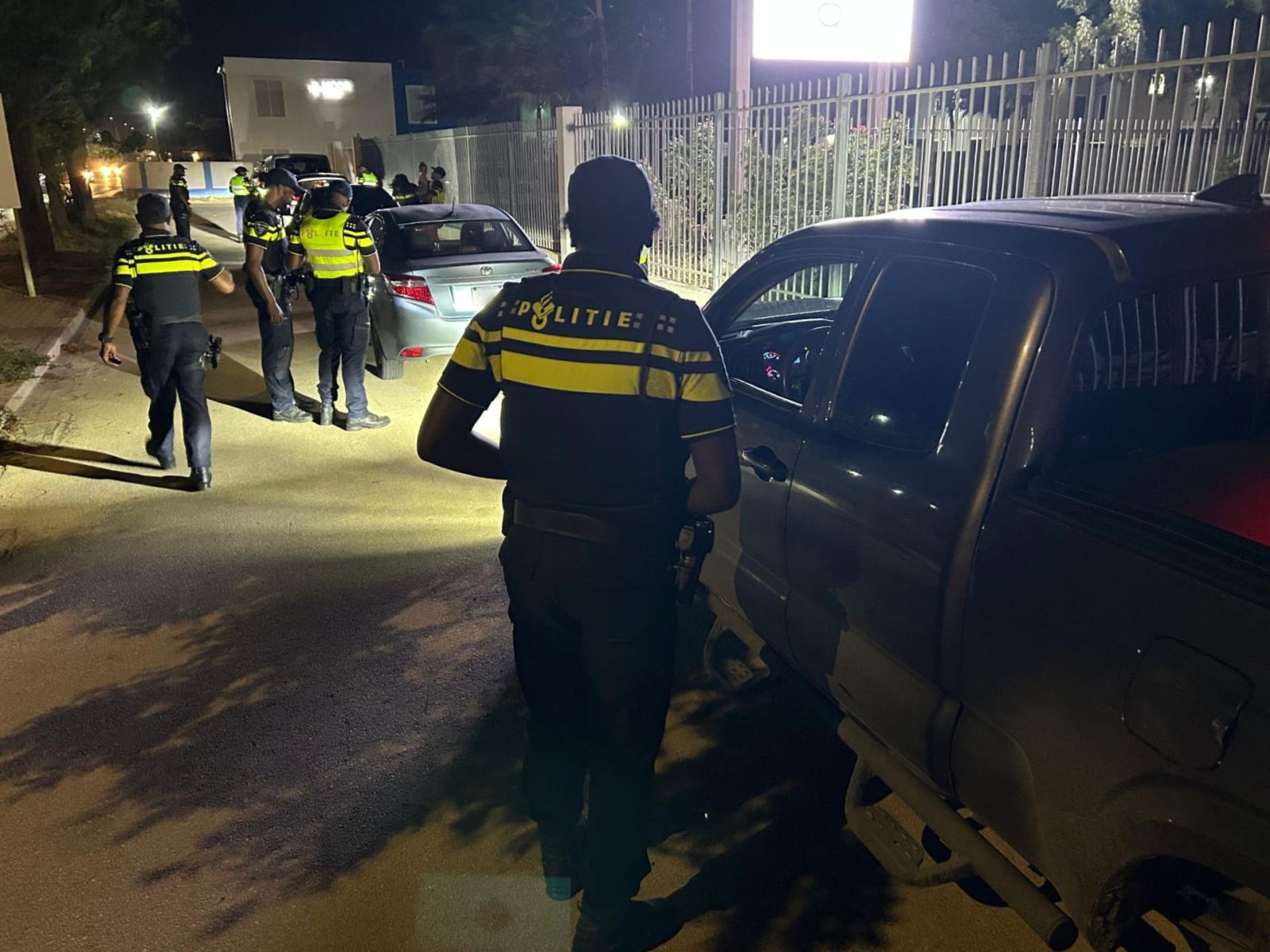 Varios intervenshon di polis: persekushon, aksidente i kontrol intensivo riba karetera