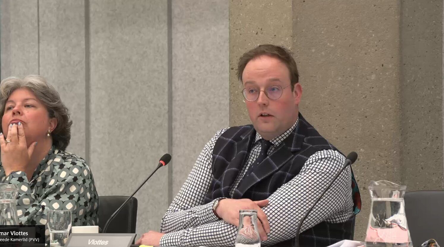 Debate den komishon di Tweede Kamer tokante mas miembro den Konseho Insular: "€1 ta hopi pa islanan BES"